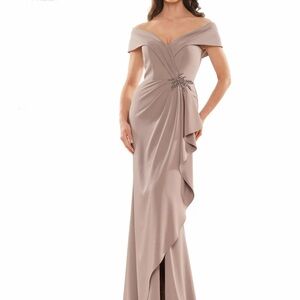 Sophisticated Off-Shoulder Maxi Dress